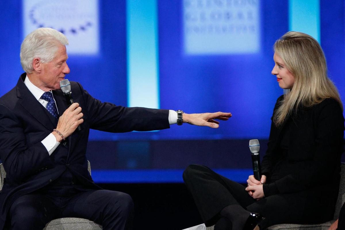 Ein begeisterter Bill Clinton mit Elizabeth Holmes im September 2015 in New York. 